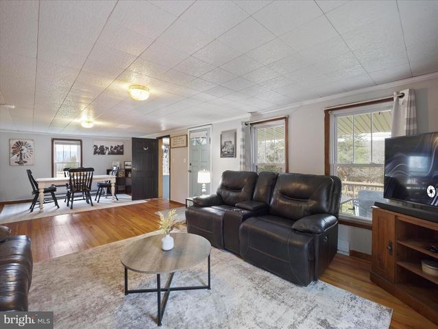 14628 HOLLOW RD, Hancock, MD 21750