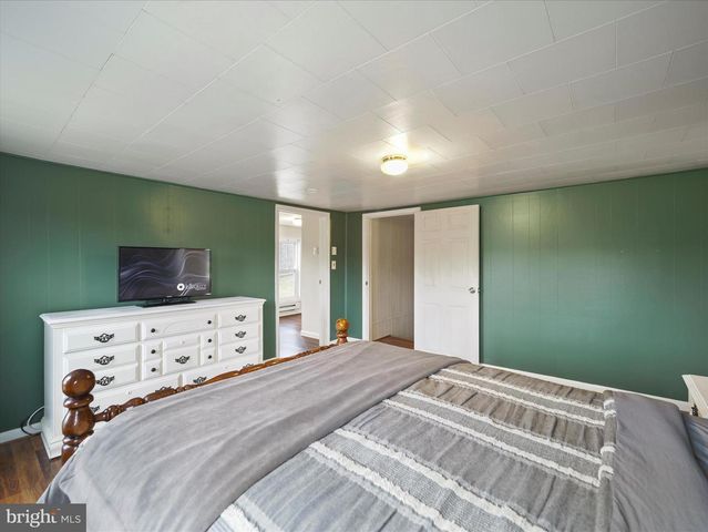 14628 HOLLOW RD, Hancock, MD 21750