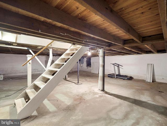 14628 HOLLOW RD, Hancock, MD 21750