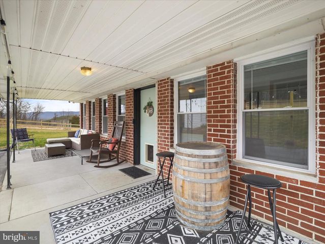 14628 HOLLOW RD, Hancock, MD 21750