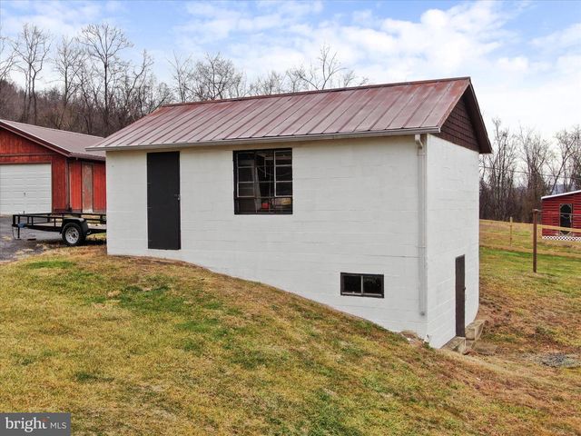 14628 HOLLOW RD, Hancock, MD 21750