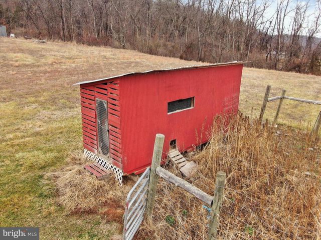 14628 HOLLOW RD, Hancock, MD 21750