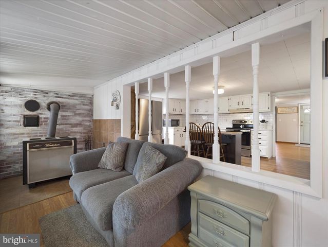 14628 HOLLOW RD, Hancock, MD 21750