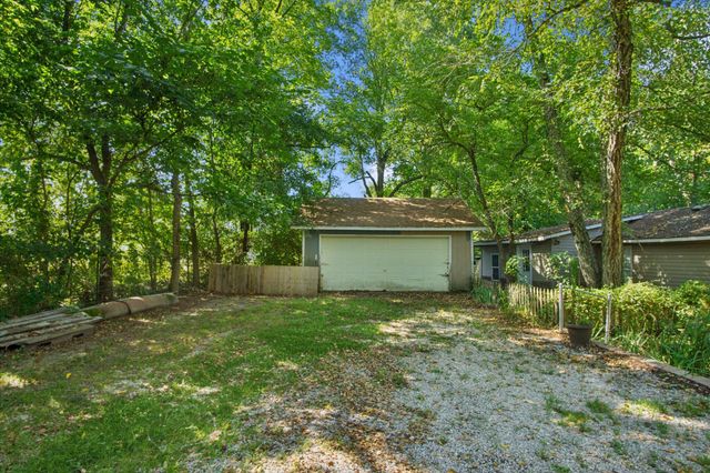 4336 E Farm Road 136, Springfield, MO 65809