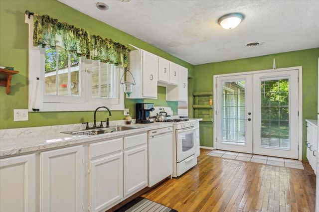 4336 E Farm Road 136, Springfield, MO 65809