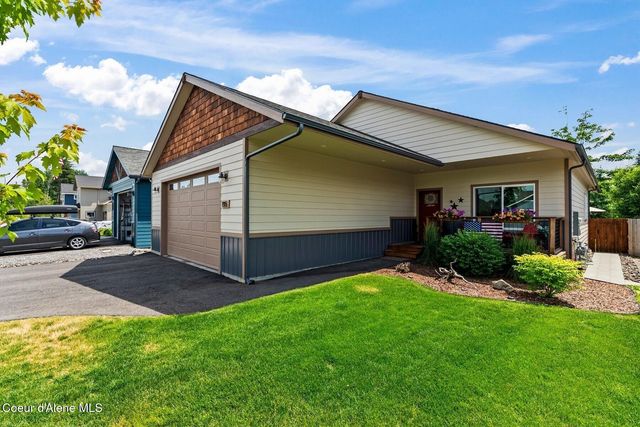 195 Carnelian Ave, Ponderay, ID 83852