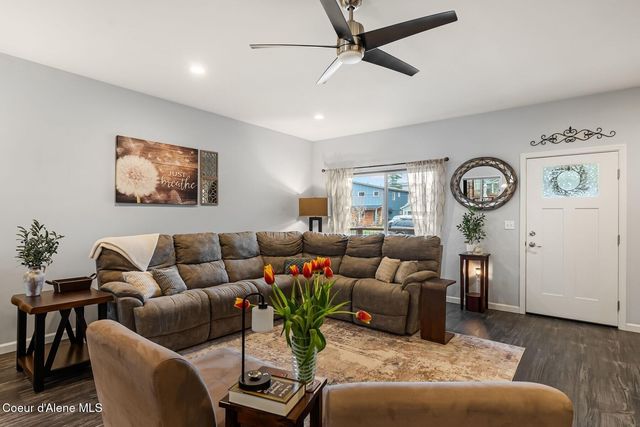 195 Carnelian Ave, Ponderay, ID 83852
