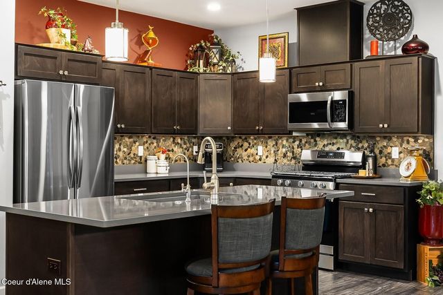 195 Carnelian Ave, Ponderay, ID 83852
