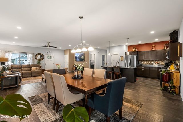 195 Carnelian Ave, Ponderay, ID 83852