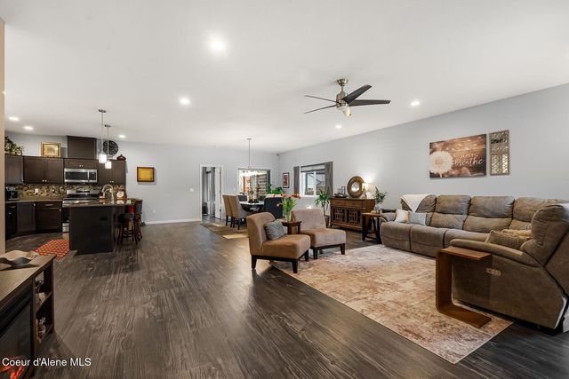 195 Carnelian Ave, Ponderay, ID 83852