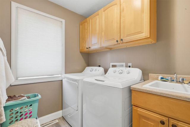 420 Woodbine Drive, Marion, IA 52302