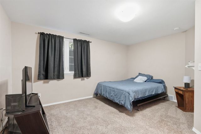 420 Woodbine Drive, Marion, IA 52302