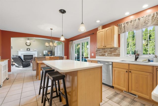 420 Woodbine Drive, Marion, IA 52302