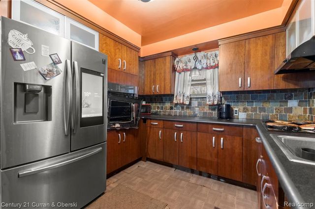 9045 Riverdale St, Redford, MI 48239