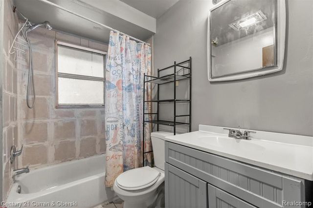 9045 Riverdale St, Redford, MI 48239