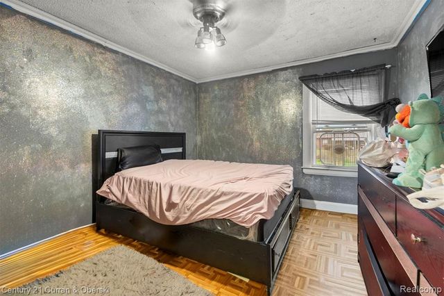 9045 Riverdale St, Redford, MI 48239