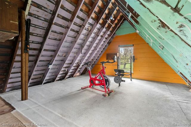 9045 Riverdale St, Redford, MI 48239