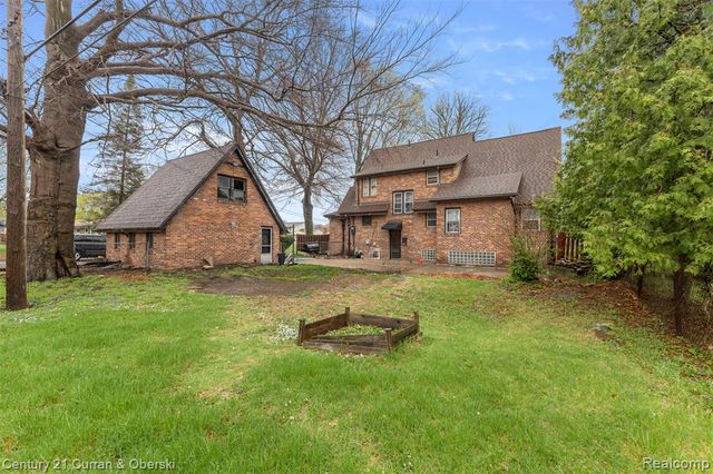 9045 Riverdale St, Redford, MI 48239