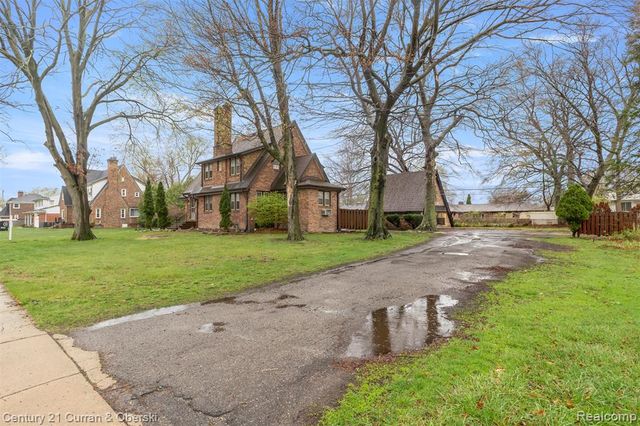 9045 Riverdale St, Redford, MI 48239