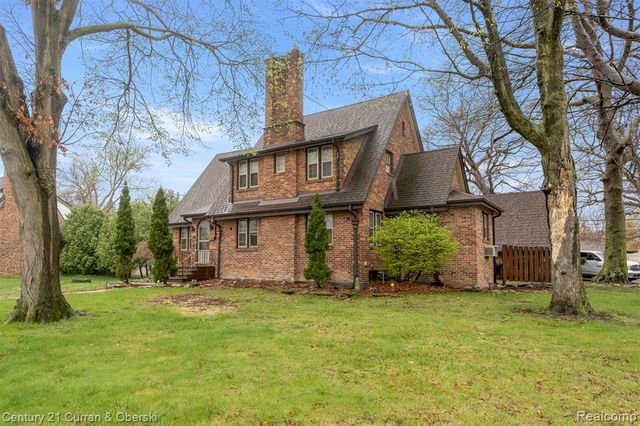 9045 Riverdale St, Redford, MI 48239