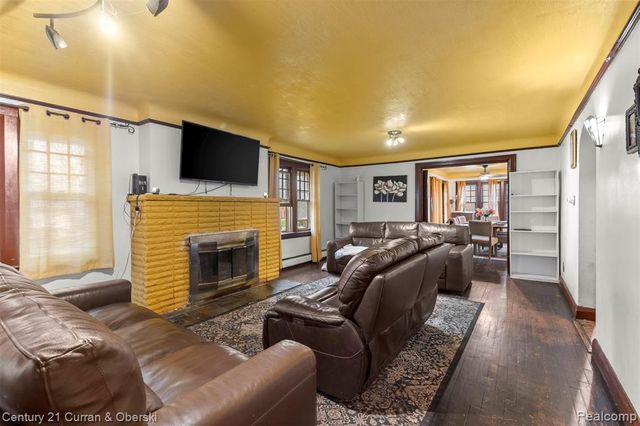 9045 Riverdale St, Redford, MI 48239