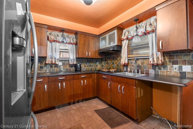 9045 Riverdale St, Redford, MI 48239