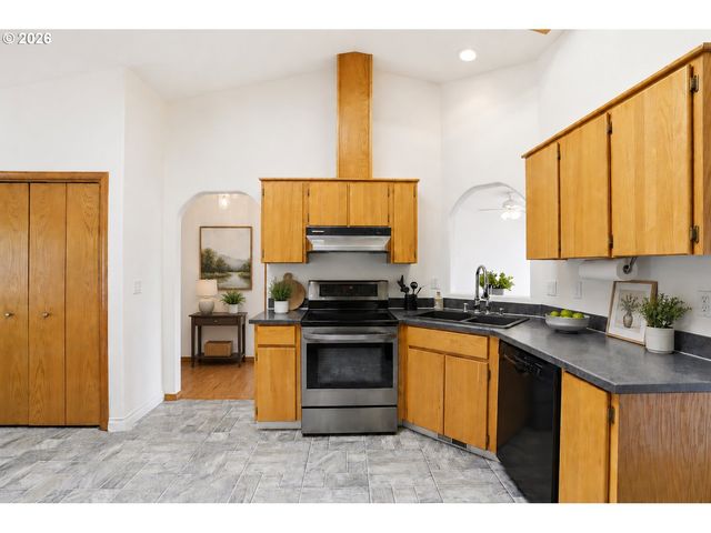 601 N 5TH St, Kalama, WA 98625