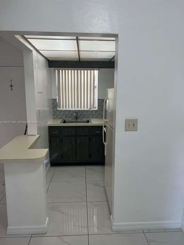 7505 SW 82nd St 322, Miami, FL 33143