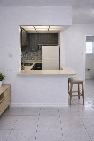 7505 SW 82nd St 322, Miami, FL 33143