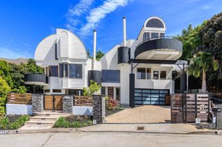 6105 Avenida Chamnez, La Jolla, CA 92037