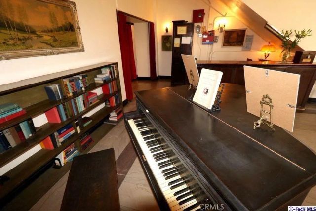 2121 James M Wood Boulevard 221, Los Angeles, CA 90006