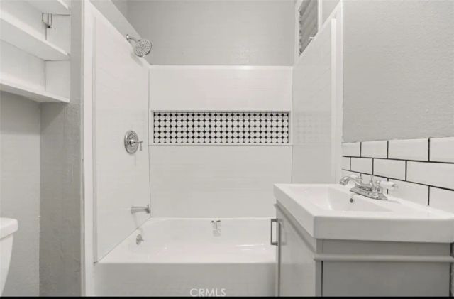 2121 James M Wood Boulevard 221, Los Angeles, CA 90006