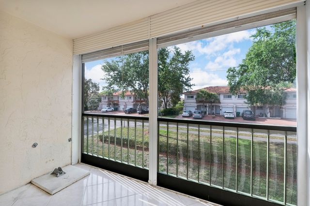 4148 NW 90th Avenue 201, Coral Springs, FL 33065