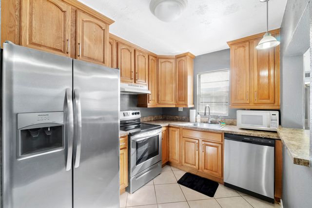 4148 NW 90th Avenue 201, Coral Springs, FL 33065