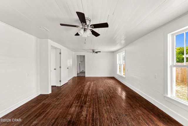 235 Central Avenue, Panama City, FL 32401