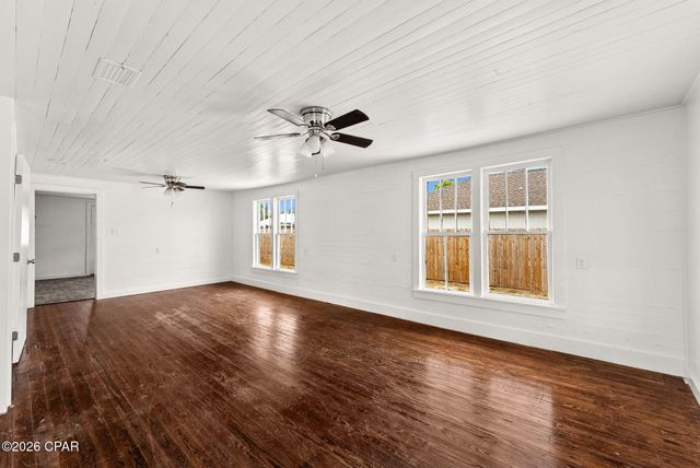 235 Central Avenue, Panama City, FL 32401