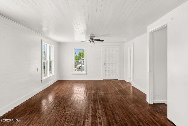 235 Central Avenue, Panama City, FL 32401