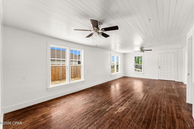 235 Central Avenue, Panama City, FL 32401