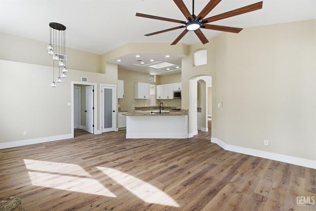 1512 Wedgewood Drive, Bakersfield, CA 93311