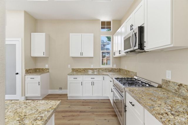 1512 Wedgewood Drive, Bakersfield, CA 93311