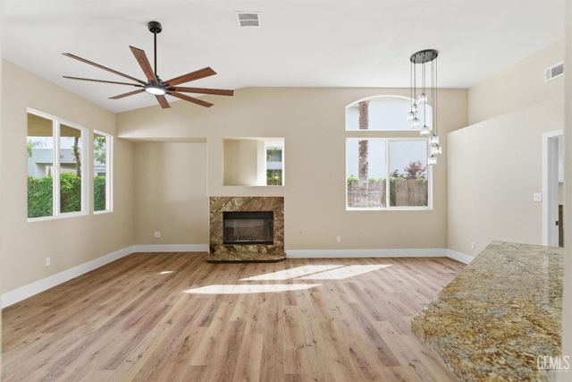 1512 Wedgewood Drive, Bakersfield, CA 93311