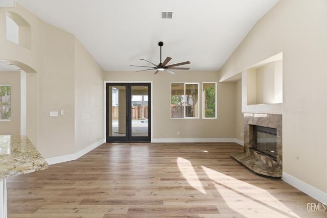 1512 Wedgewood Drive, Bakersfield, CA 93311