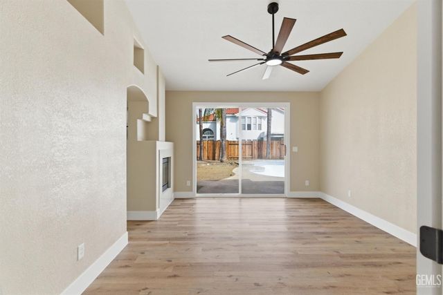 1512 Wedgewood Drive, Bakersfield, CA 93311