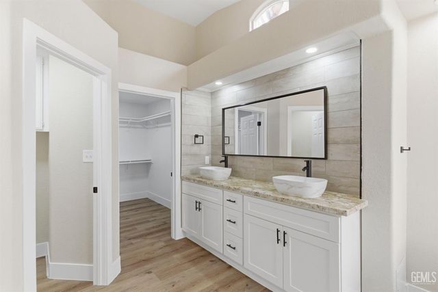 1512 Wedgewood Drive, Bakersfield, CA 93311