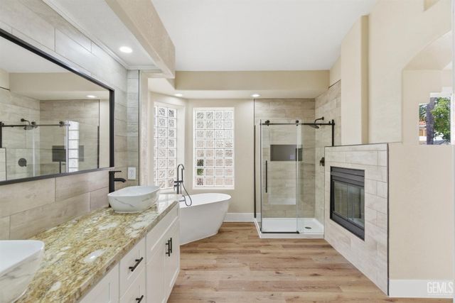 1512 Wedgewood Drive, Bakersfield, CA 93311