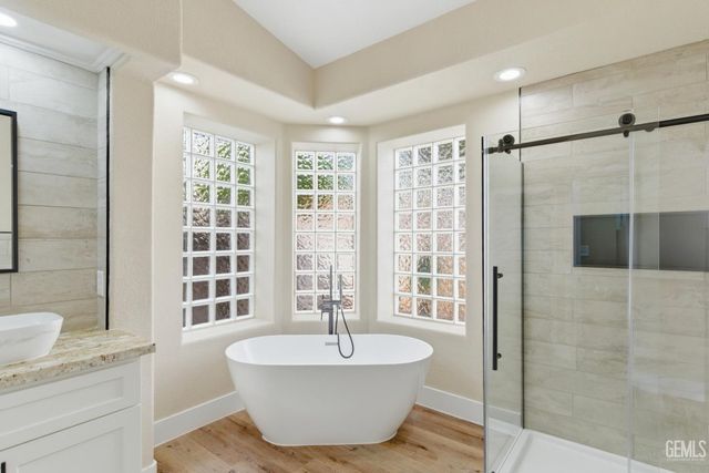 1512 Wedgewood Drive, Bakersfield, CA 93311