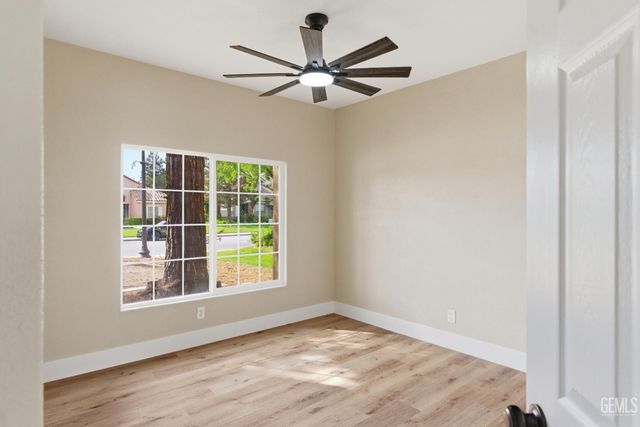 1512 Wedgewood Drive, Bakersfield, CA 93311