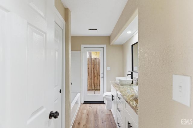 1512 Wedgewood Drive, Bakersfield, CA 93311