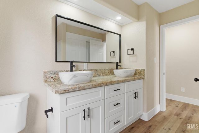 1512 Wedgewood Drive, Bakersfield, CA 93311