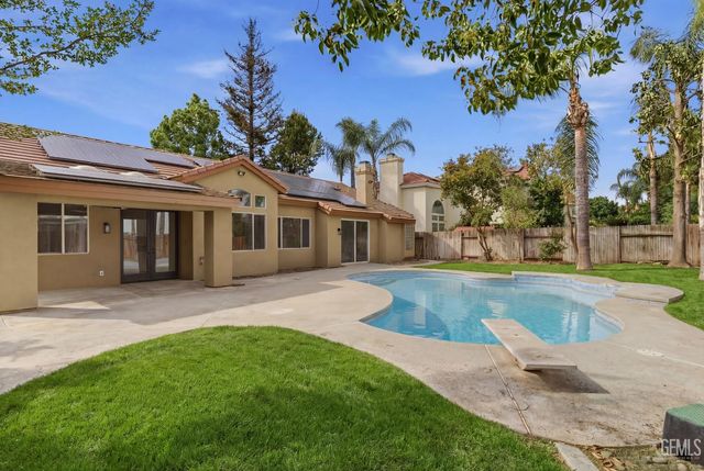 1512 Wedgewood Drive, Bakersfield, CA 93311